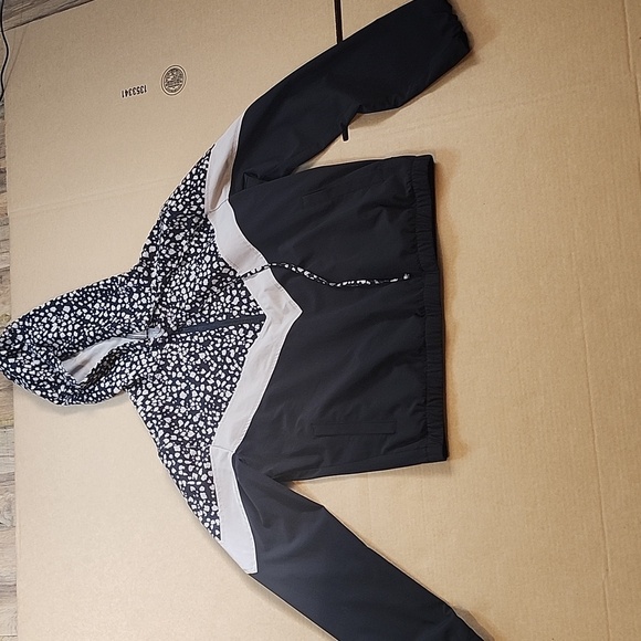 Jessica Simpson Black and White Boxy Long Sleeve Hoodie - Picture 3 of 9